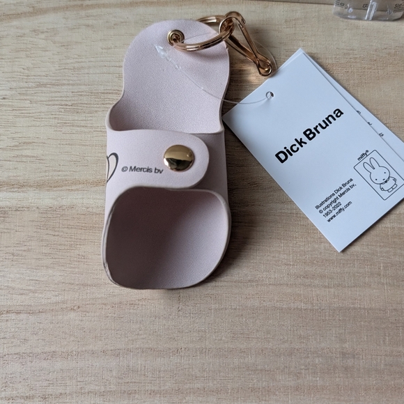 Pink Miffy Keychain BNWT New - Picture 4 of 6